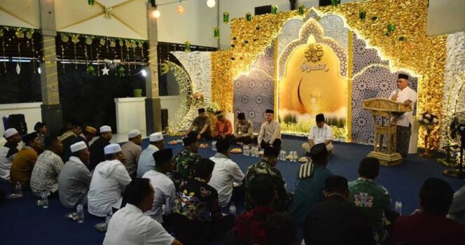 
 Bupati Hadiri Buka Puasa Bersama Sekaligus Pembubaran Panitia Safari Ramadhan 2025