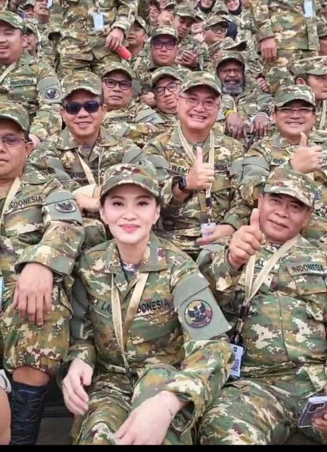 
 Kenakan Seragam Komcad, Gubernur Zainal Ikuti Retreat Kepala Daerah di Akmil Magelang