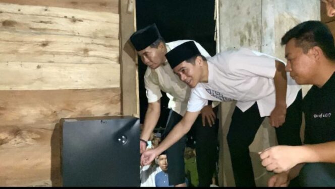 
 Pemerataan Akses Listrik, Gubernur Salurkan Bantuan PLTS Atap Warga Desa Binusan Nunukan