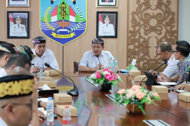 
 Rampungkan Agenda Kunker Apau Kayan, Wagub Beri Arahan Seluruh OPD Kaltara