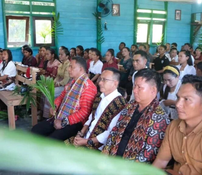 
 Wabup Nunukan Hermanus Rayakan Minggu Palma Bersama Umat Katolik di Stasi ST. Santa Stanisius BSI Seimanggaris