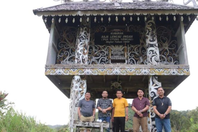 
 Wagub Ingkong Ala Ziarah ke Makam Leluhur, Raja Apau Kayan Lencau Ingan