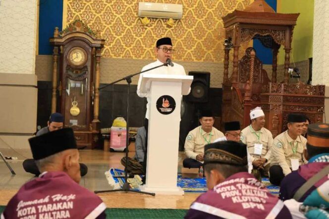 
 Wakil Wali Kota Melepas Keberangkatan Jamaah Calon Haji Kota Tarakan Tahun 2025