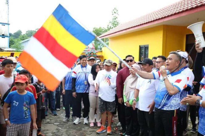 
 Wali Kota Melepas Peserta Jalan Sehat Dalam Rangka Memperingati Tri Suci Waisak se-Kalimantan Utara