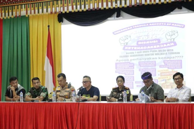 
 Wali Kota Membuka Acara Diskusi Terbuka Ketenagakerjaan dalam Rangka Peringatan Hari Buruh Internasional