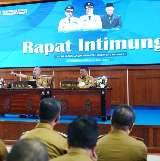 
 Bupati Wempi Harapkan Sinergi Antar OPD untuk Tingkatkan Pembangunan Desa dan Kesejahteraan Masyarakat