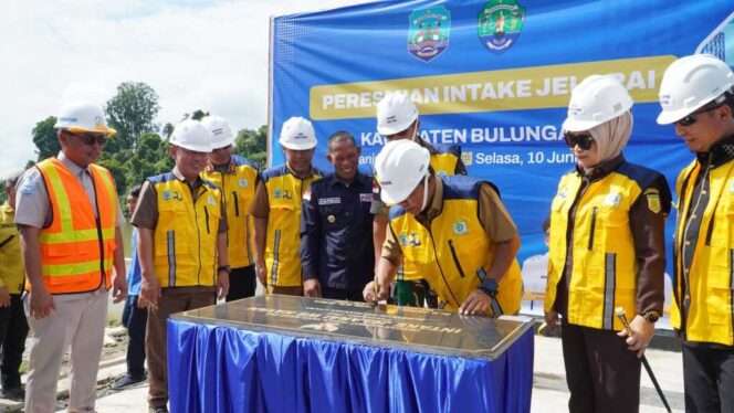 
 Gubernur Resmikan Bangunan Intake PDAM Jelarai