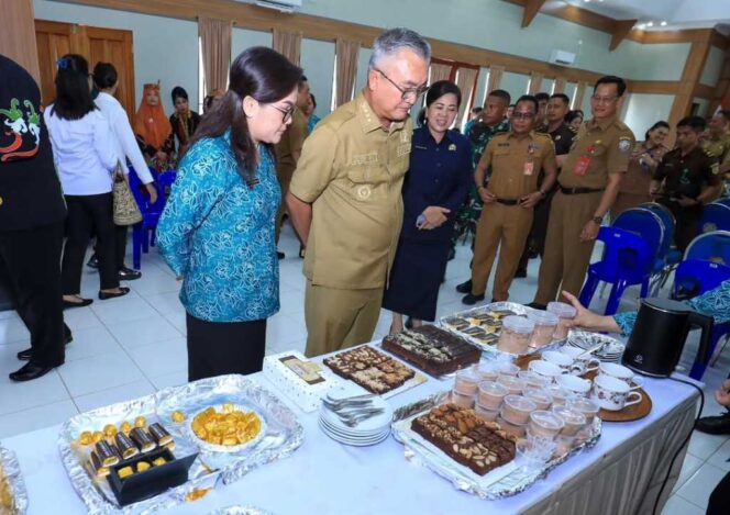 
 Tutup Pelatihan Pengolahan Coklat, Bupati Wempi Mawa dukung Pengembangan Coklat Untuk Kedepan