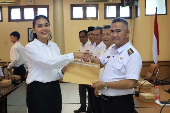 
 Wali Kota Tarakan Serahkan SK kepada 22 CPNS Baru, Tekankan Integritas dan Pelayanan Publik