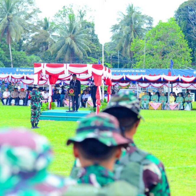 
 Hadir Sebagai Inspektur Upacaya TMMD Ke-125, Bupati Wempi Ajak Sinergitas dan Gotong Royong Pemerintah, TNI dan Elemen Masyarakat
