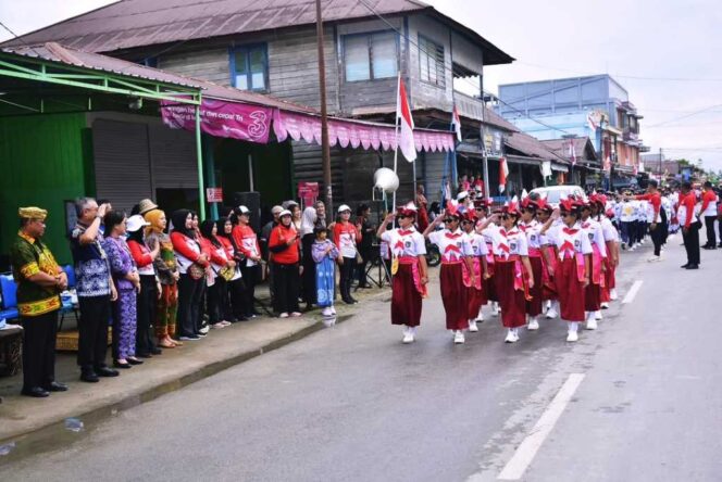 
 Bupati Malinau Lepas Peserta Gerak Jalan Indah Pelajar dan Kreasi