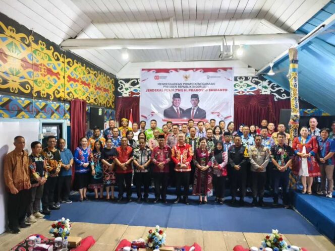 
 Dukung Program Pemerintah Pusat, Bupati Wempi Mengajak FKPD dan OPD Menyaksikan Pidato dan Program Presiden RI Prabowo Subianto