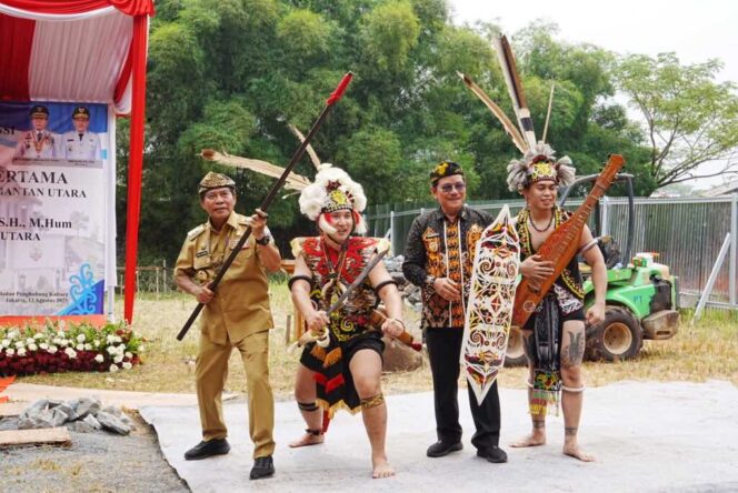 
 Gubernur Resmikan Peletakan Batu Pertama Pembangunan Anjungan Kaltara di TMII