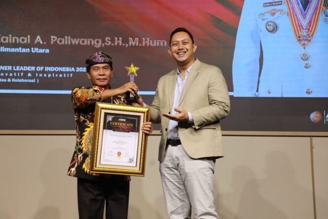 
 Gubernur Zainal Kembali Torehkan Prestasi Penghargaan Dari Seven Media Asia