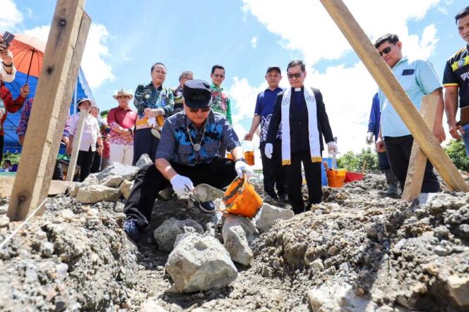 
 Hadiri Peletakan Batu Pertama Kantor GKII Daerah Malinau, Bupati Wempi Dukung Penuh Pembangunan Sampai Selesai