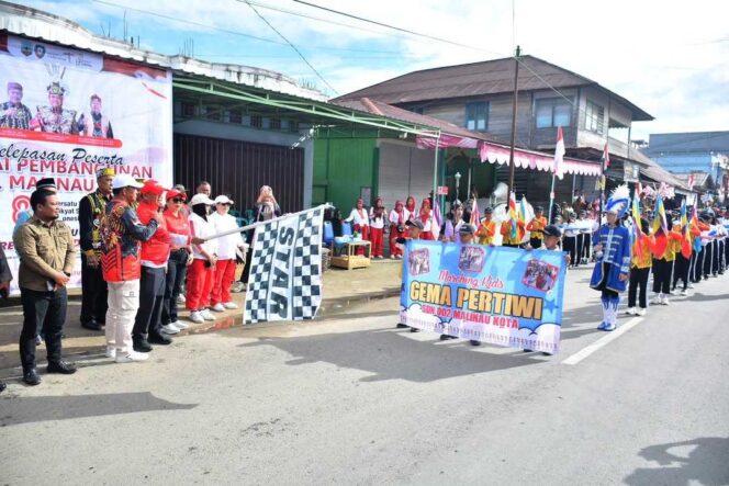 
 Sekda Malinau Lepas Pawai Pembangunan di Kecamatan Malinau Kota