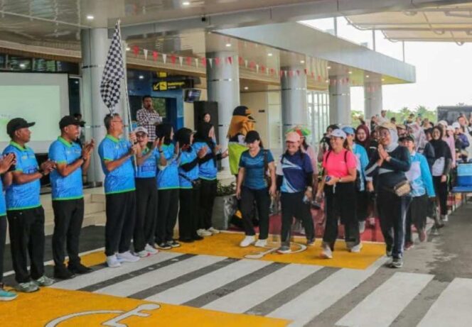 
 Bupati Wempi Lepas Peserta Jalan Sehat Peringatan Harhubnas 2025