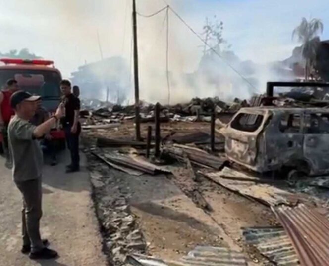 
 Kebakaran Besar di Mansalong Menghanguskan Puluhan Rumah