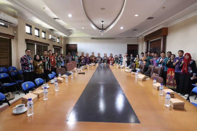 
 Sekda Malinau Hadiri Pertemuan Akhir Pemeriksaan Kinerja Pendahuluan atas Penyelenggaraan DAPODIK Tahun 2024-2025