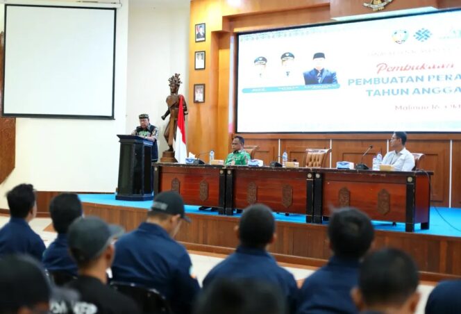 
 Buka Pelatihan Pembuatan Perahu dari Fiber, Wabup Jakaria Dorong Peningkatan Keterampilan Tenaga Kerja Lokal