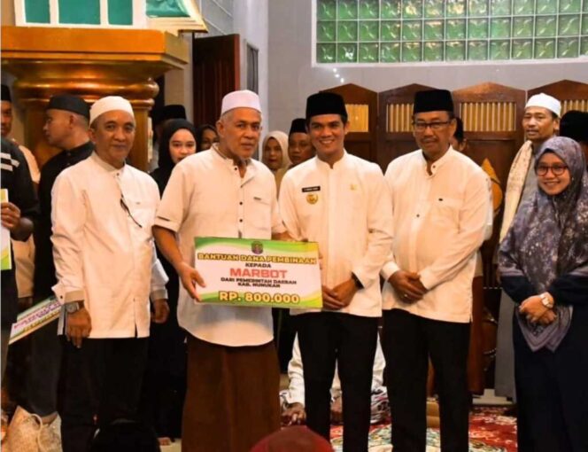 
 Bupati Irwan Naikkan Insentif Marbot, Guru Ngaji, Guru Sekolah Minggu dan Petugas Fardu Kifayah