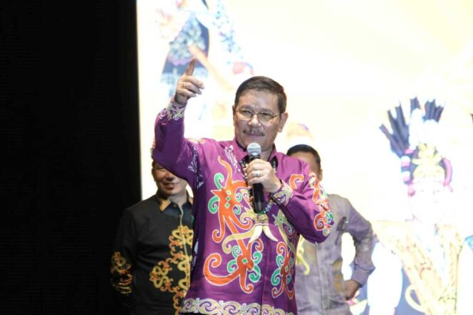 
 Meriahkan Malam Ramah Tamah HUT Kabupaten Bulungan dan Tanjung Selor, Wagub Bagikan Doorprize