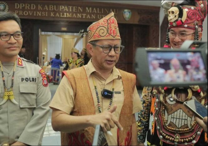 
 Pertama Kali ke Malinau, Rocky Gerung Terkesan dengan Kepemimpinan Daerah: “Malinau Itu Bukan Sekadar Lokasi, Tapi Prestasi”