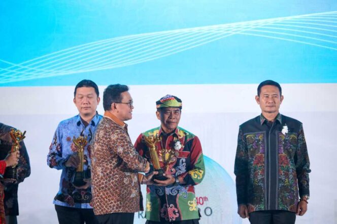 
 Jadi Satu-Satunya, Gubernur Zainal Raih Penghargaan Primaniyarta Awards 2025