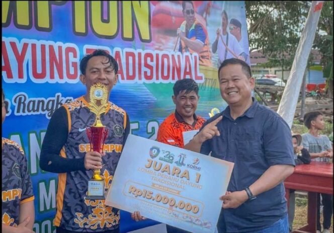 
 Serumpun Sabet Juara Umum Lomba Dayung Tradisional