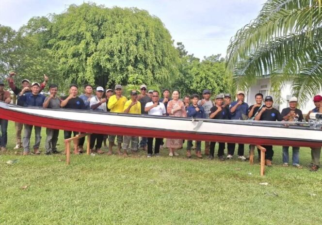 
 Tingkatkan SDM Sesuai Visi Bupati Malinau, Disnaker Malinau Bekerja Sama dengan ITS Surabaya Membuat Perahu Fiber