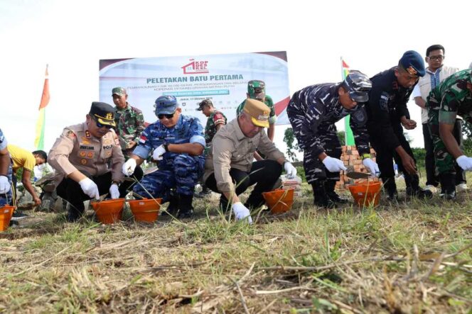 
 Walikota Tarakan Lakuka Peletakan Batu Pertama Pembangunan Fisik 80.000 Gerai Pergudangan KDKMP
