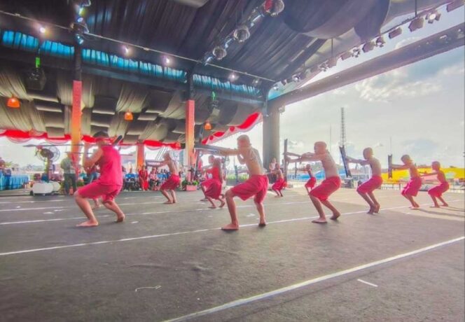 
 Tari, Lenso, dan Pohon Sagu: Warga Maluku Hadirkan Pesona di Panggung IRAU Malinau