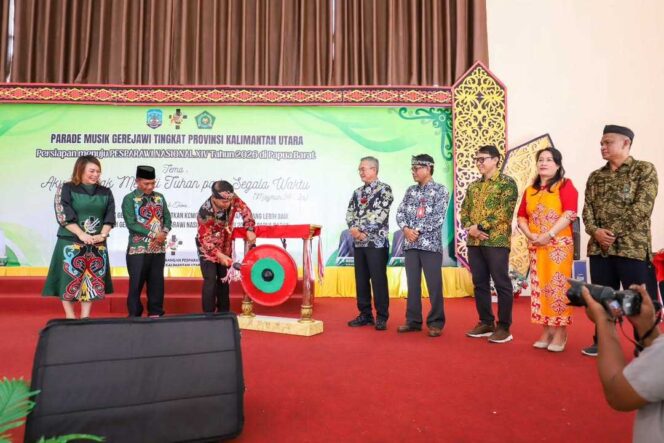 
 Bupati Wempi Hadiri Parade Musik Gerejawi Perwakilan Kaltara di Tarakan