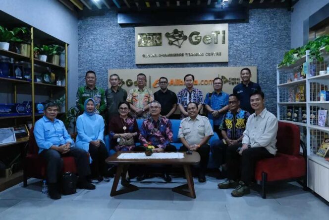 
 Bupati Wempi Secara Resmi Menandatangani Kesepakatan Bersama Antara Pemerintah Kabupaten Malinau dan Politician Academy Tentang Program Pelatihan di Bidang Digitalisasi Marketing