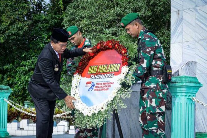 
 Pimpin Upacara Peringatan Hari Pahlawan, Gubernur Ajak Masyarakat Teladani Semangat Para Pahlawan