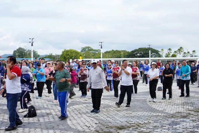 
 Senam Bersama Warnai Peringatan HKN ke-61 dan Hari Guru Nasional di Malinau