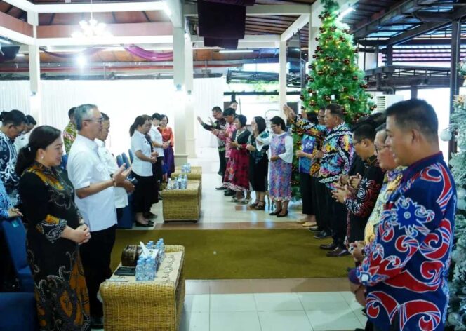 
 Awali Rangkaian Perayaan Natal 2025, Pemkab Malinau Gelar Ibadah Pengutusan Rombongan Pejabat dan Hamba Tuhan