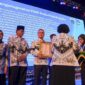 Bupati Malinau Wempi Mawa Menerima Anugrah Dwijaya Praja Nugraha, Penghargaan Tertinggi dari PGRI