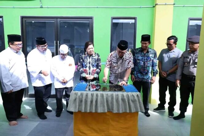 
 Bupati Malinau, Wempi W. Mawa, meresmikan Masjid Raudhatul Jannah Kabupaten Malinau pada Jumat, (19/12/25)