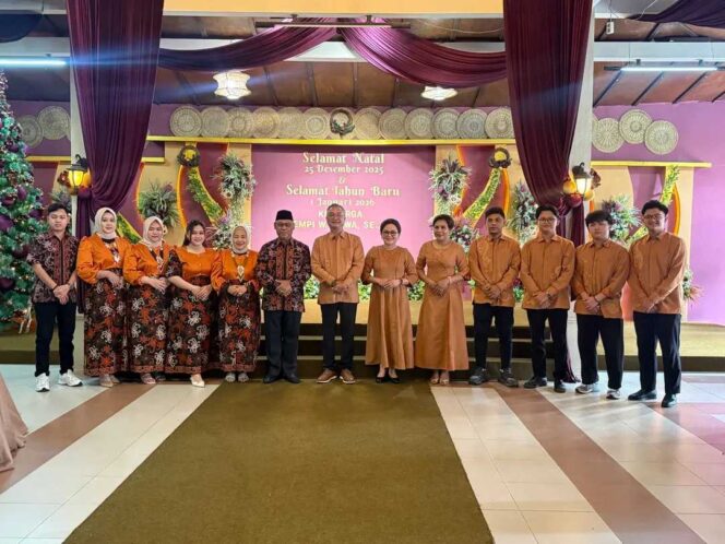
 Moment Natal, Wabup Malinau Jakaria dan Sejumlah OPD Sambangi Kediaman Bupati Wempi Mawa