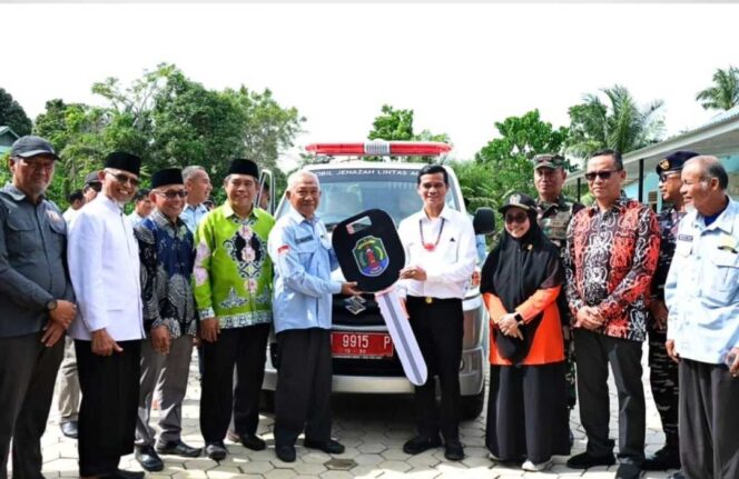 
 Bupati Nunukan Irwan Sabri Serahkan Ambulans Jenazah Lintas Agama dan Resmikan Tugu Kerukunan