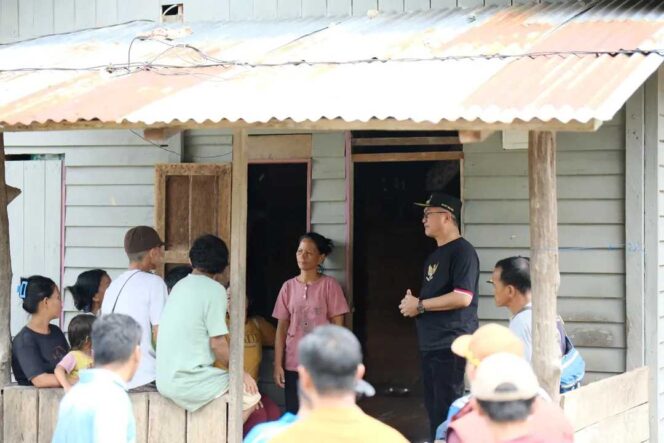 
 Bupati Wempi Apresiasi Warga Rajuk yang Mundur Sukarela dari Bansos