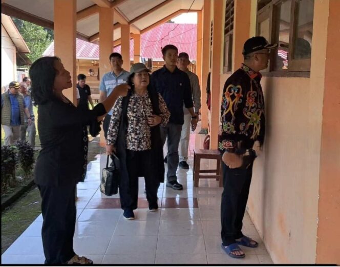
 Dari Ibadah ke Pelayanan Publik: Bupati Tinjau Fasilitas Layanan Kesehatan dan Pendidikan Desa Metut
