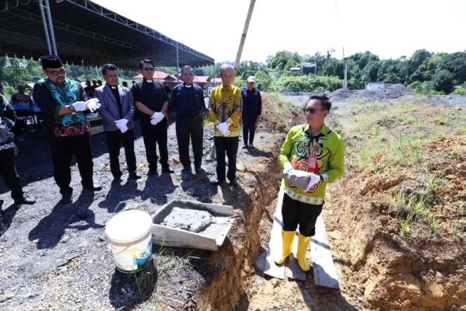
 Gereja Toraja Jemaat Efrata Malinau Laksanakan Peletakan Batu Pertama Pembangunan Gedung Baru