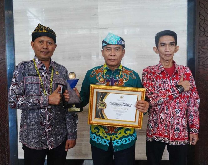 
 Gubernur Terima Penghargaan dari KIP Pusat di Jakarta