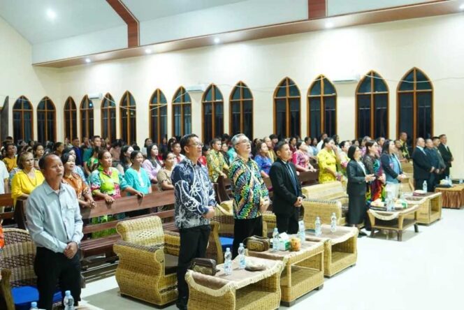 
 Bupati Wempi Sampaikan Pesan Natal untuk Generasi Muda