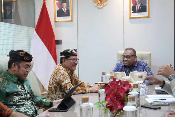 
 Wagub Audiensi Wamenaker RI Bahas Percepatan Pembangunan BLK di Kaltara