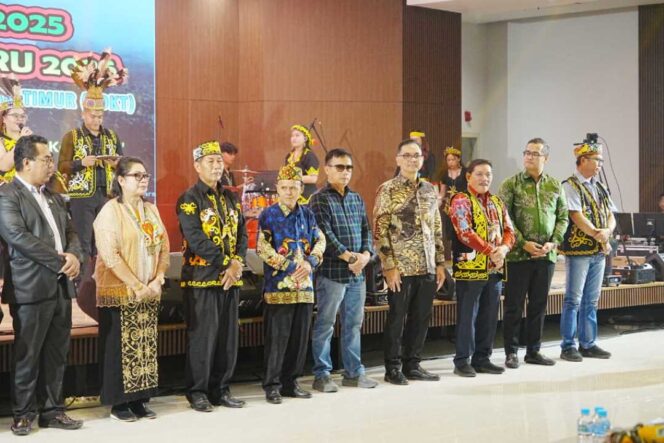 
 Hadiri Mubes VII PDKT, Wagub Ajak Masyarakat Dayak Jaga Persatuan dan Dukung Pembangunan