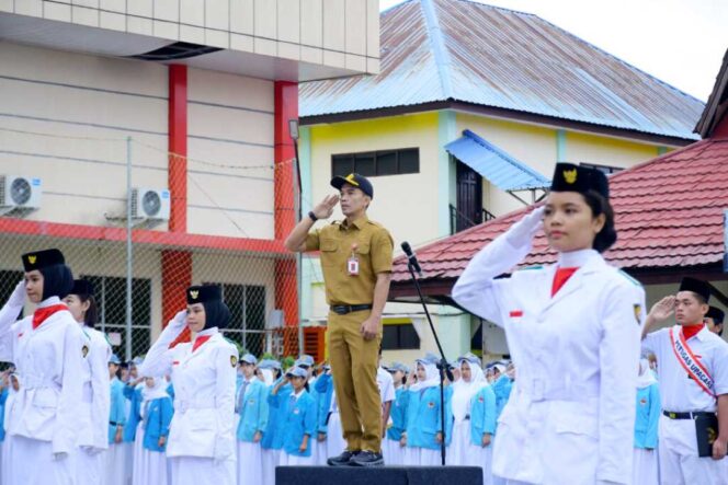 
 Jadi Pembina Upacara, Sekprov berikan Motivasi para Pelajar SMK Negeri 1 Tanjung Selor