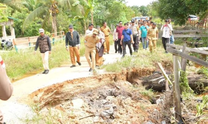 
 Respons Cepat Pemkab Nunukan, Bupati Irwan Sabri Tinjau Longsor di Desa Srinanti